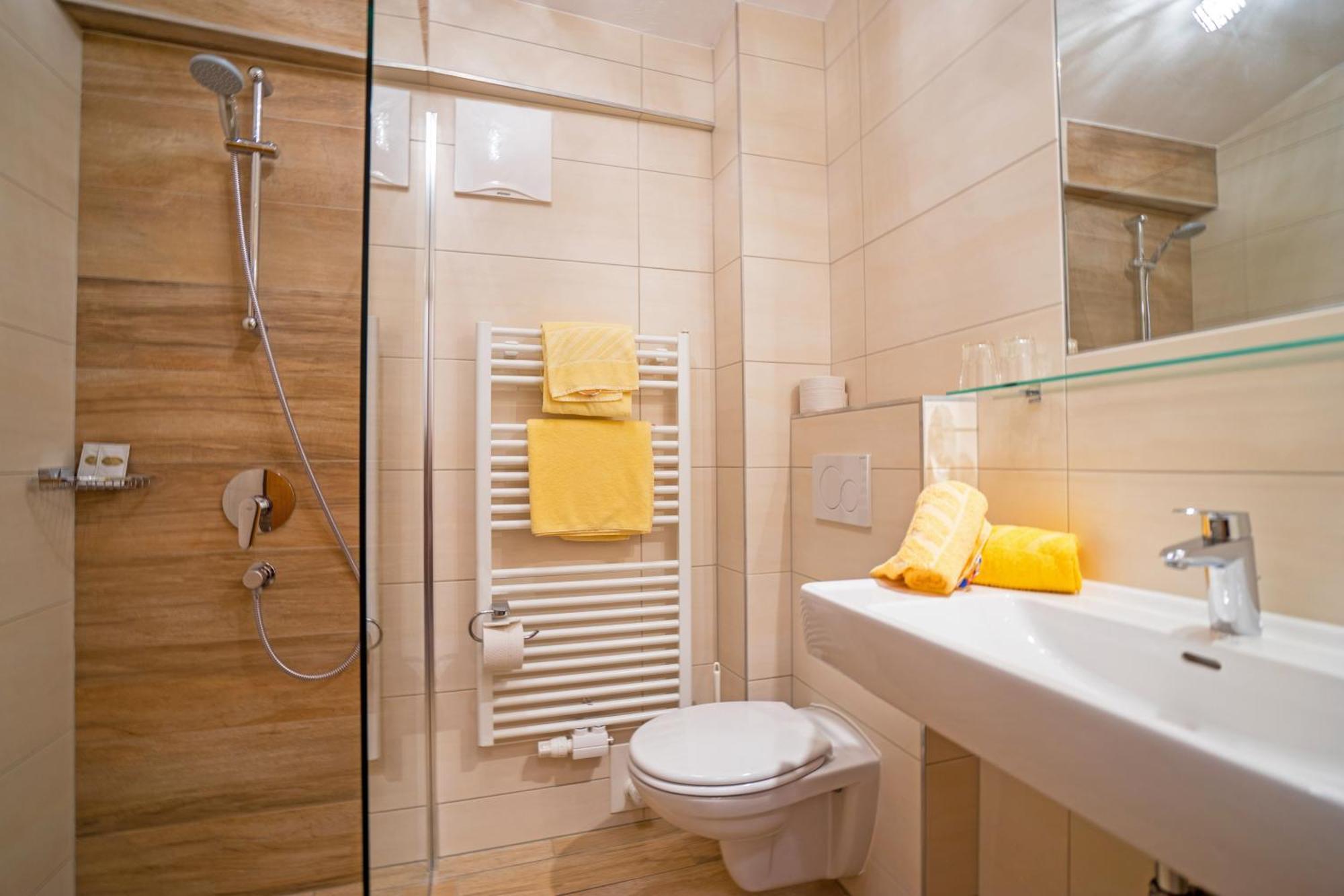 Haus Stampfer Hotell Weissensee Rum bild