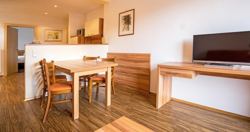 Haus Stampfer Hotell Weissensee Rum bild