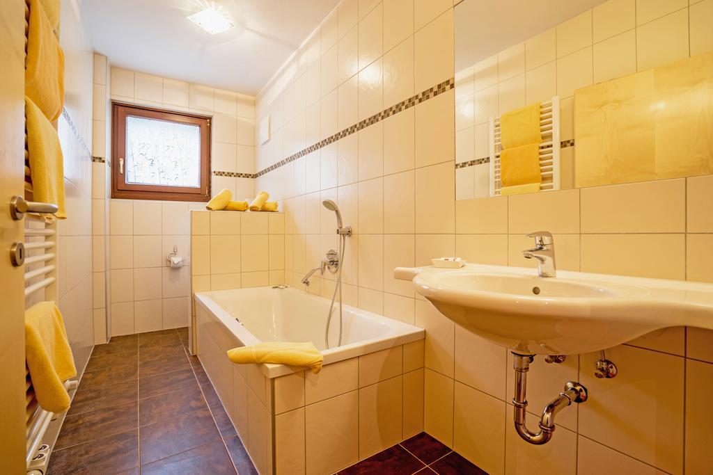 Haus Stampfer Hotell Weissensee Rum bild