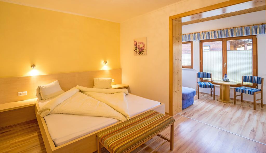 Haus Stampfer Hotell Weissensee Rum bild
