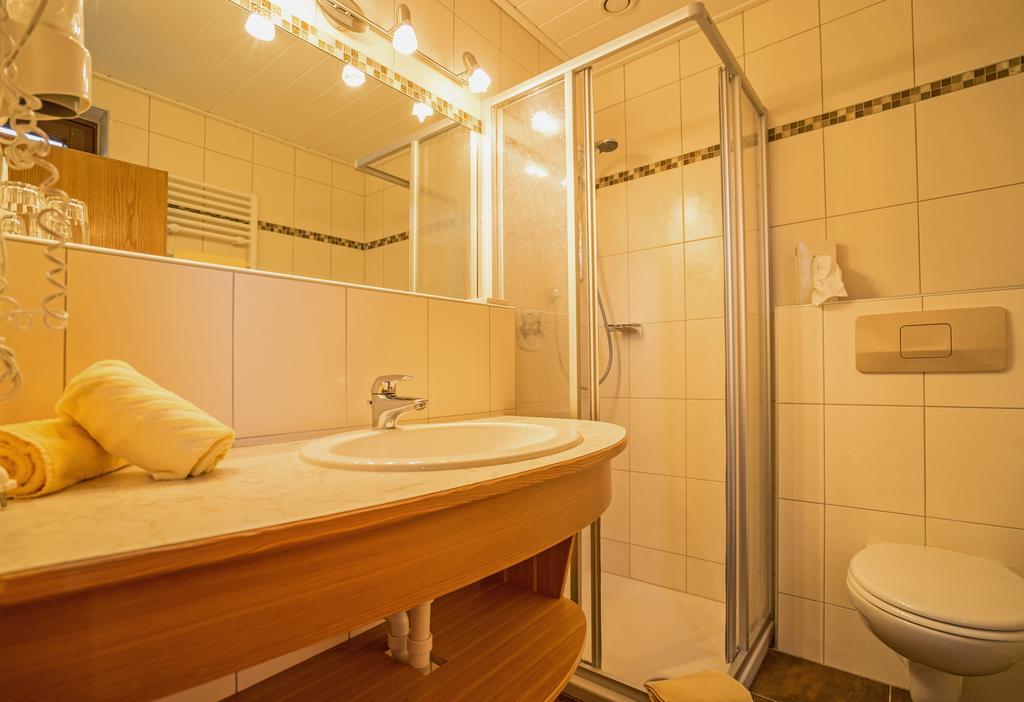 Haus Stampfer Hotell Weissensee Rum bild
